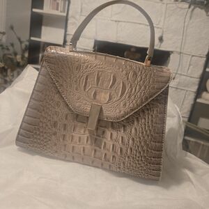 Elegant Leather Crocodile-Embossed Handbag